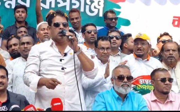 রূপগঞ্জে ঘুরে ঘুরে মানুষের সমস্যার কথা শুনছেন বিএনপি প্রার্থী দিপু ভূঁইয়া